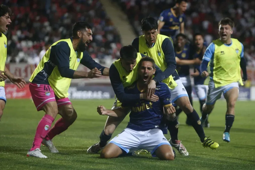 Joaquín Larrivey logró que Magallanes luchara hasta la última fecha la permanencia. Foto: Jose Robles/Photosport