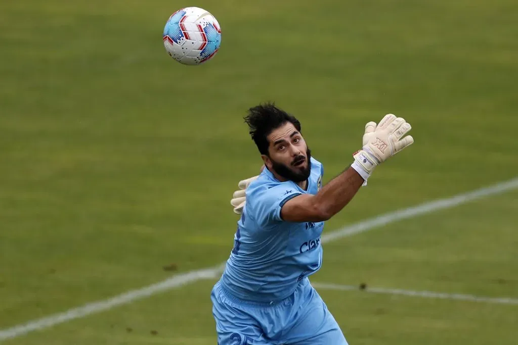 Johnny Herrera se llevó la crítica de Juvenal Olmos en TNT Sports. Foto: Andres Pina/Photosport