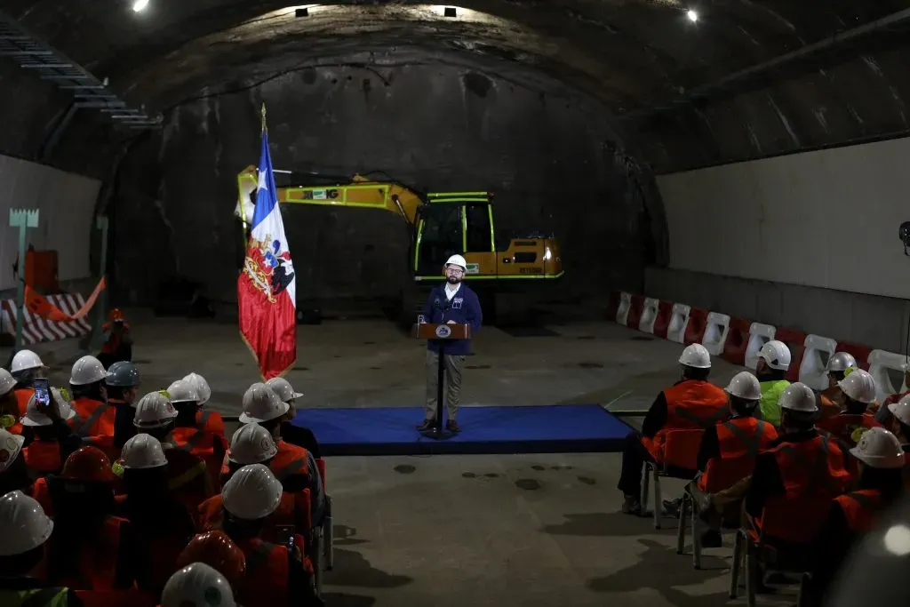 Santiago, 28 de diciembre de 2023
El Presidente de la Republica, Gabriel Boric Font, encabeza inicio de obras de la autopista Americo Vespucio Oriente II. 

Javier Salvo/Aton Chile