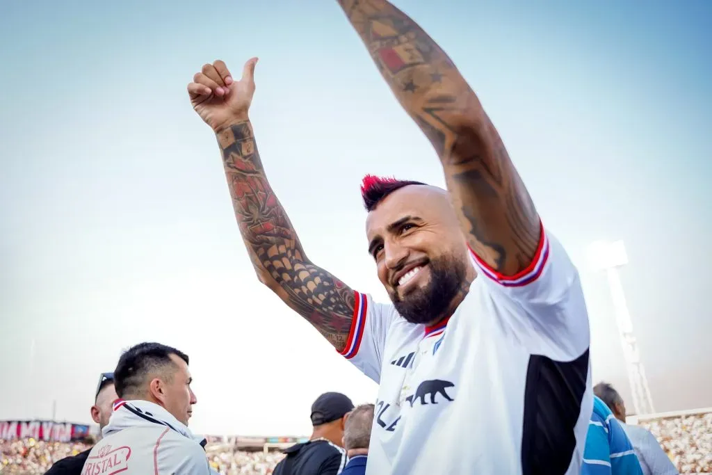 Arturo Vidal nuevamente hace un guiño a los hinchas de Colo Colo. Foto: Guille Salazar / Redgol.