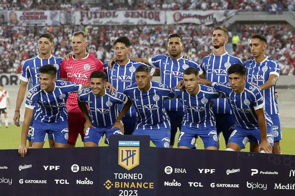 Godoy Cruz se esta potenciando con varios nombres pensando en el 2024, algo que dista mucho de la realidad de Colo Colo. | Foto: Getty Images.