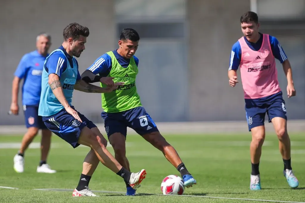 Los jugadores de la U en su primera práctica con Álvarez. | Foto: Prensa U. de Chile
