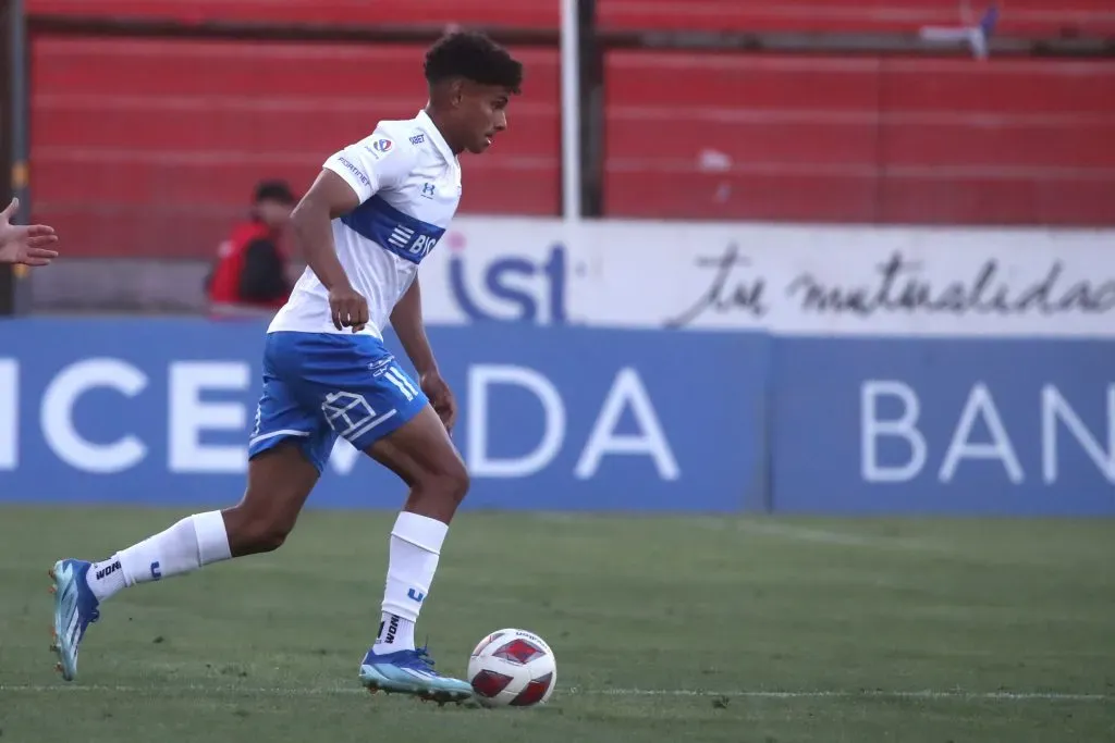 Juan Francisco Rossel, otro de los juveniles que irá a la pretemporada de la UC. (Jonnathan Oyarzun/Photosport).