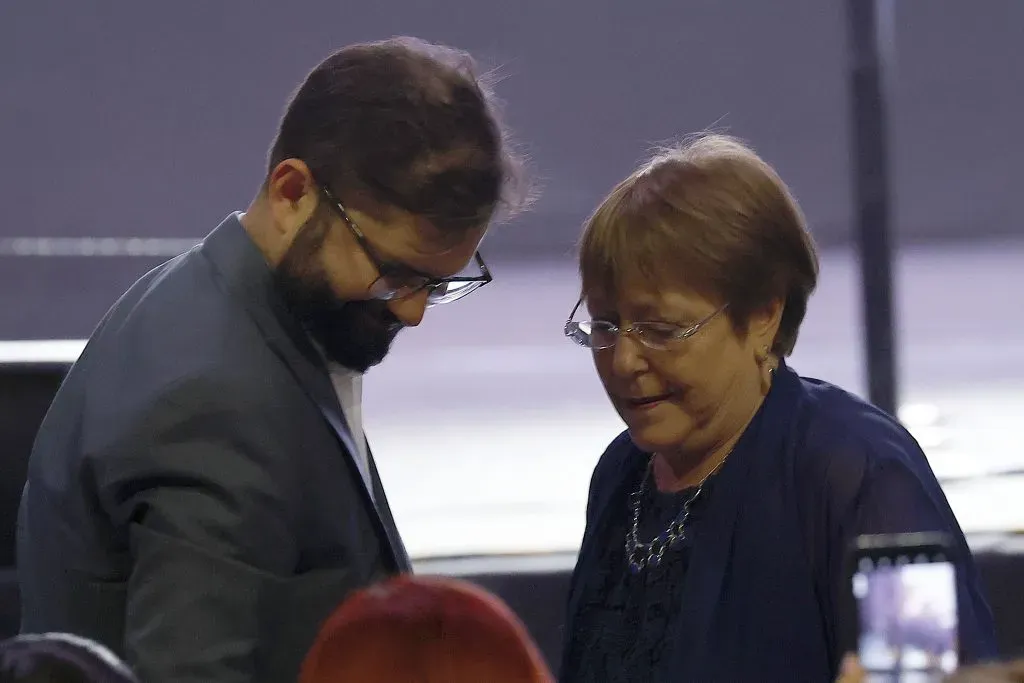 El Presidente de la República, Gabriel Boric junto a la expresidenta Michelle Bachelet se hicieron presentes en la actividad Mejores Pensiones para las Mujeres de Chile. (Foto: Dragomir Yankovic-Aton)