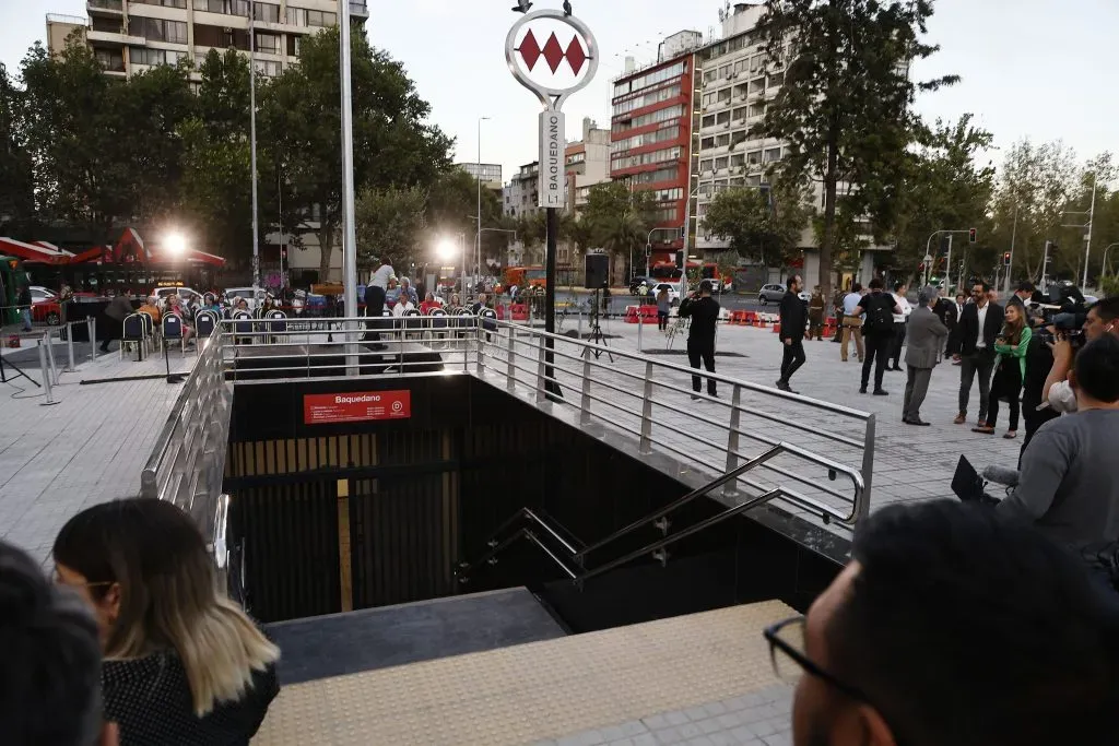 Santiago, 9 de enero de 2024
Autoridades realizan la reapertura de acceso a la estacion Baquedano Linea 1

Dragomir Yankovic/Aton Chile