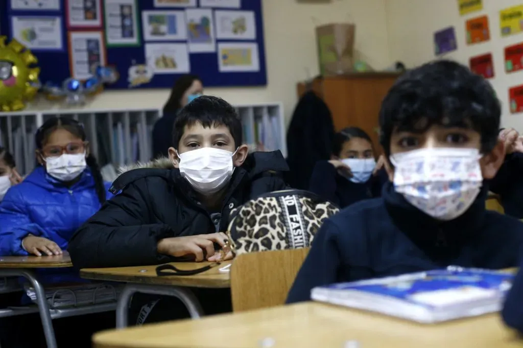 Los niños deberán cantar el himno en el colegio. Javier Salvo/ Aton Chile