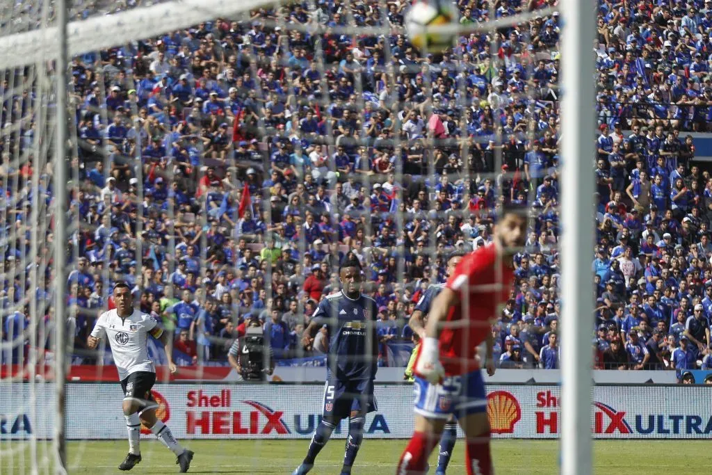 Esteban Paredes “repitió” el golazo a Johnny Herrera en el Superclásico durante amistoso de Colo Colo de todos los tiempos.