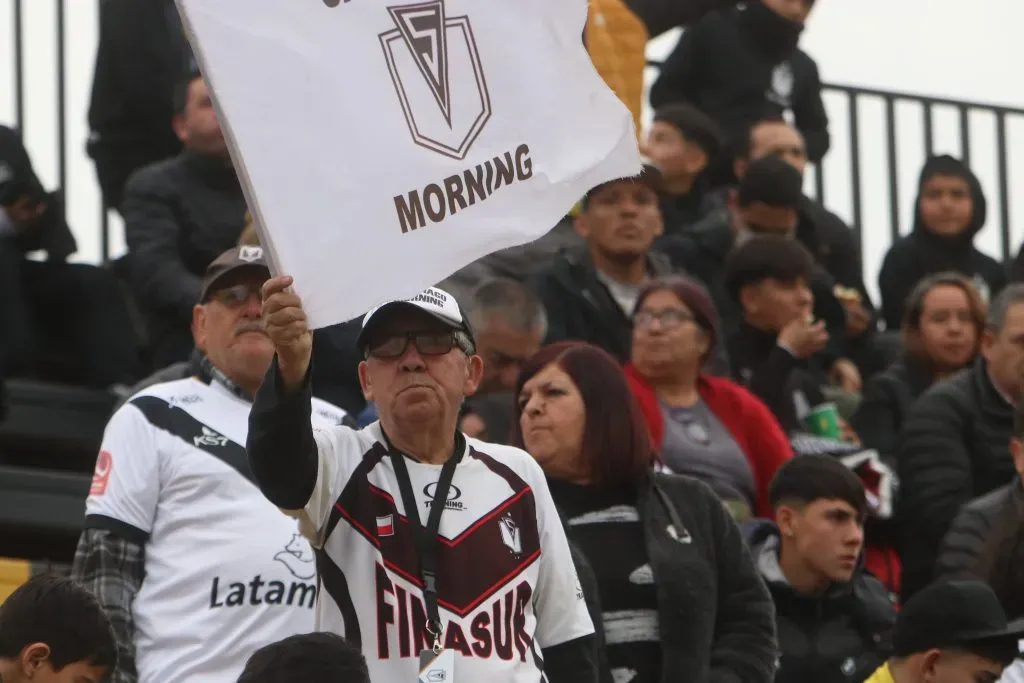 Hinchas de Santiago Morning durante el partido de Ascenso contra Santiago Wanderers (Photosport)