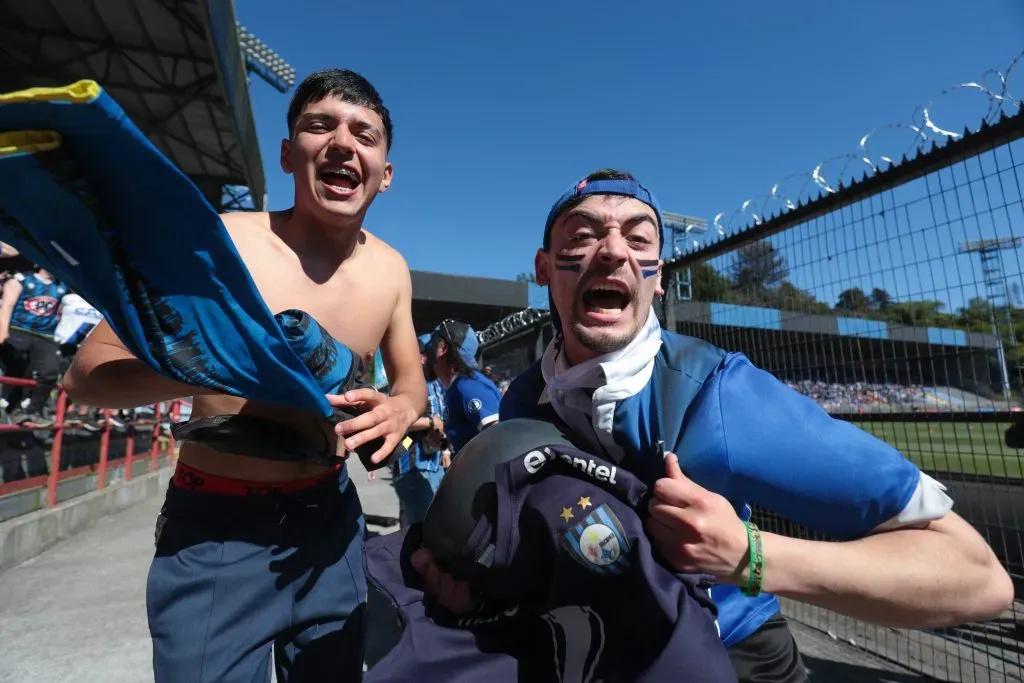 Hinchas de Huachipato celebran el titulo contra Audax Italiano (Photosport)