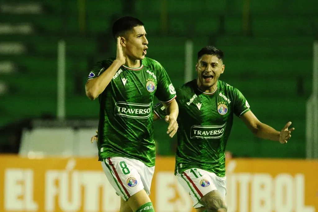 Tucu Sepúlveda celebra el golazo que hizo en Copa Sudamericana