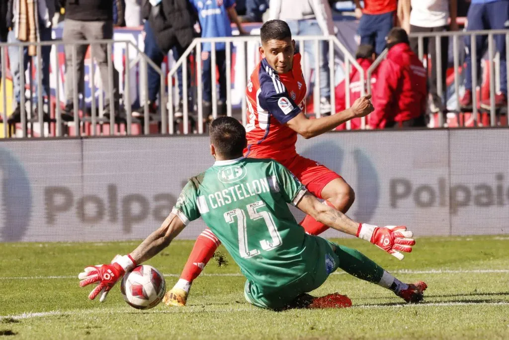 El refuerzo de la U, Gabriel Castellón, en esa oportunidad estuvo en el arco de Huachipato. Foto: Marco Vasquez/Photosport