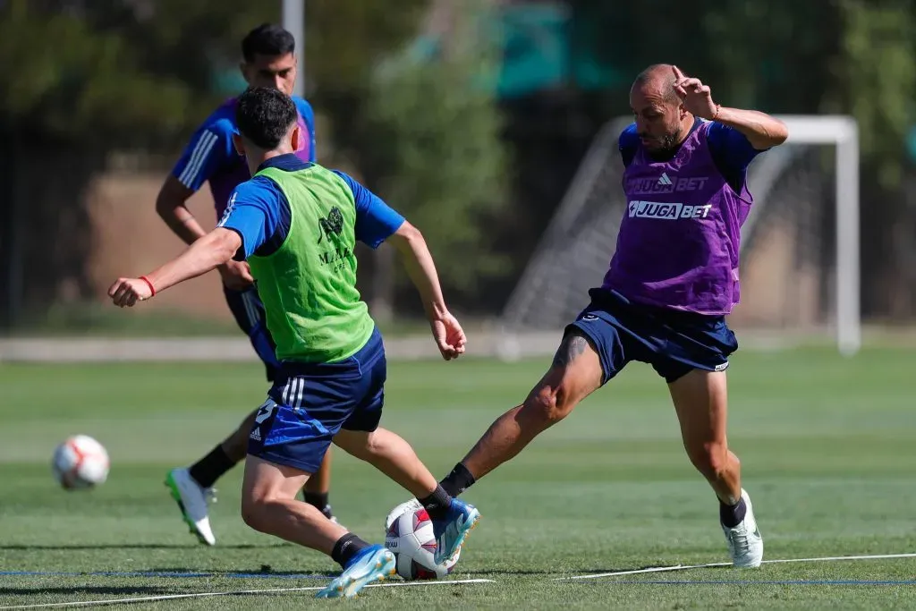 Marcelo Díaz es clave en la zona de volantes de los azules. Foto: U. de Chile