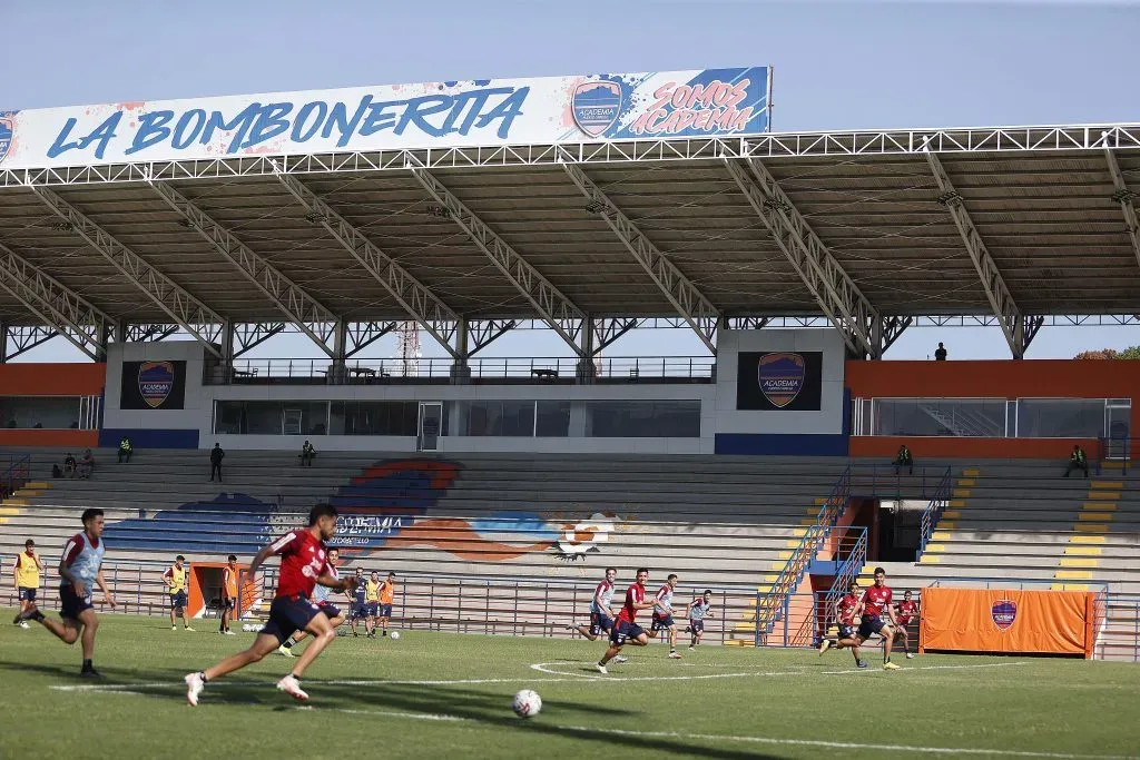 Chile entrena en La Bombonerita, casa de la Academia Puerto Cabello | Comunicaciones La Roja