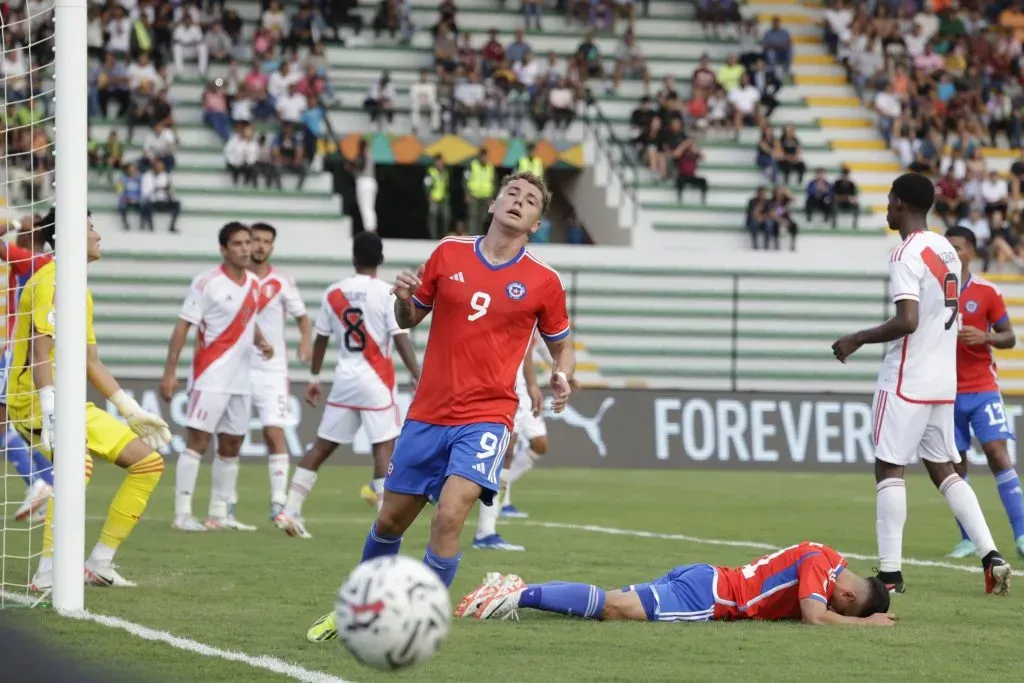 Luciano Arriagada fue uno de los reprobados en el duelo ante Perú | Photosport