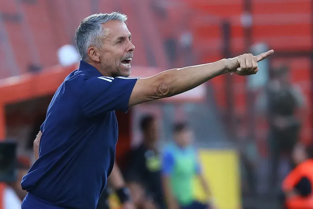 Gustavo Álvarez comenzó con una goleada en Universidad de Chile. Foto: Marcelo Hernandez/Photosport