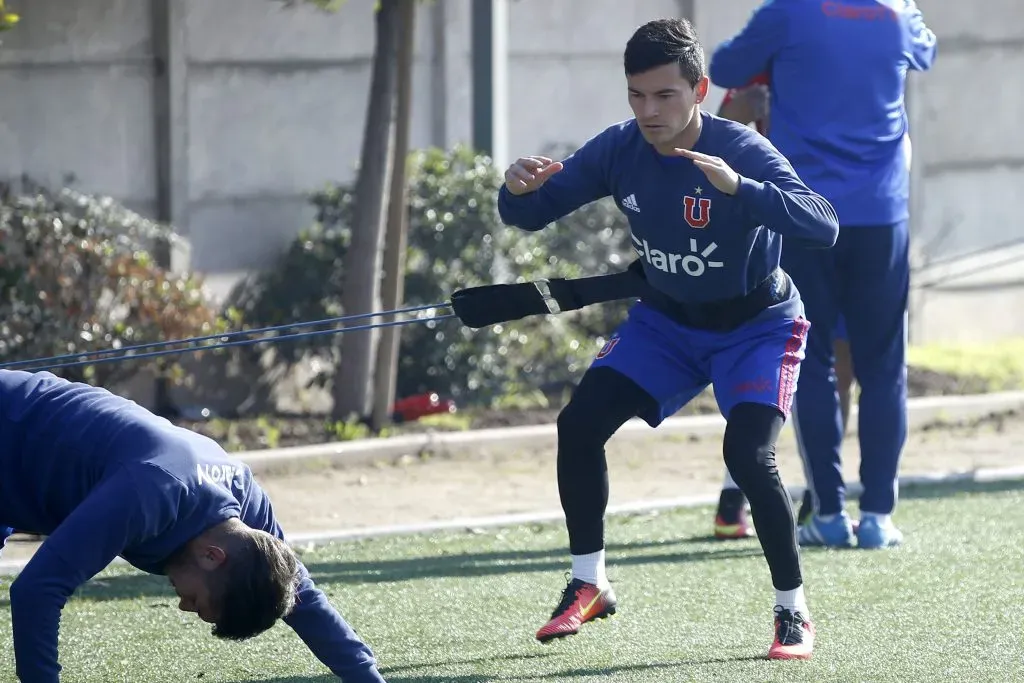 Charles Aránguiz se encuentra en el Inter de Porto Alegre. Foto: Andres Pina/Photosport