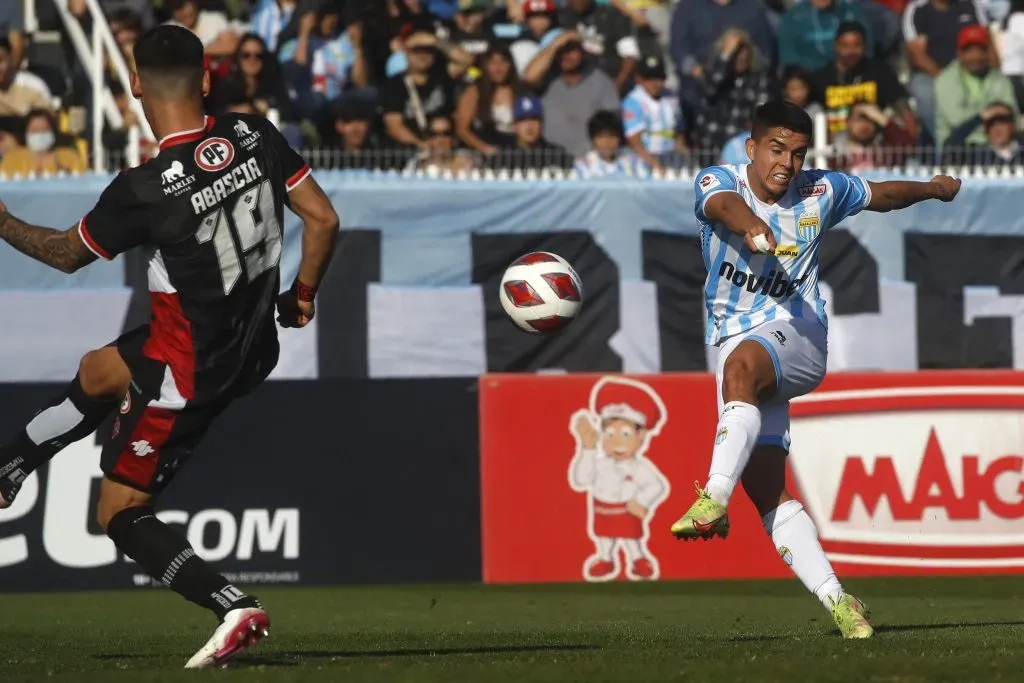 Julián Alfaro anotó dos goles para Magallanes en el Campeonato Nacional 2024. (Jonnathan Oyarzun/Photosport).