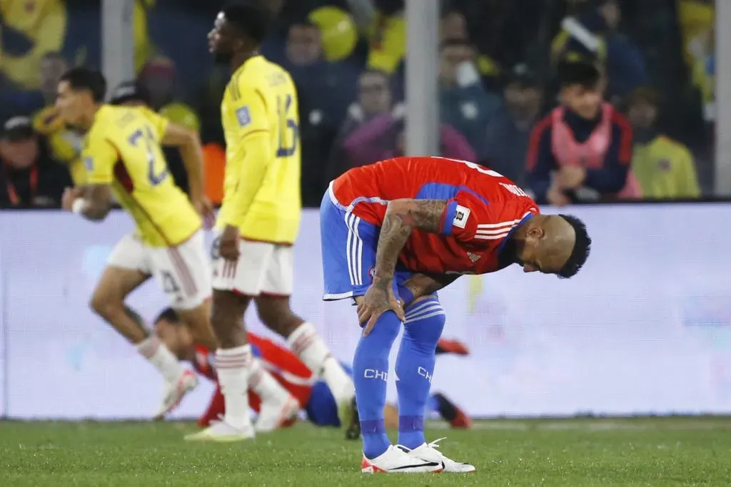 Fue con la Roja cuando Vidal se lesionó de gravedad la rodilla, donde tuvo que ser operado. Foto: Jonnathan Oyarzun/Photosport