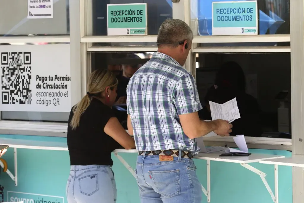 El Permiso de Circulación se debe cancelar en la dirección de tránsito de cada municipalidad y en los centros habilitados por cada una de ellas para realizar el trámite. (Foto: Javier Salvo-Aton)