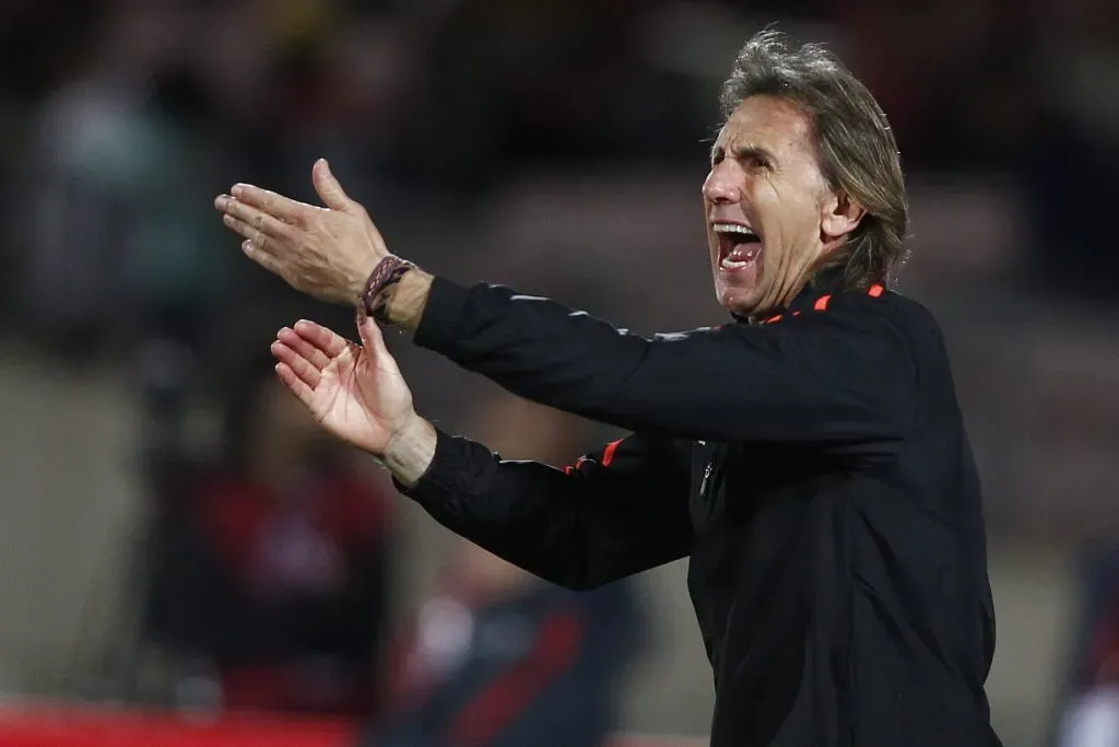 Ricardo Gareca llega a la banca de Chile buscando repetir lo hecho en Perú. Foto: Photosport.