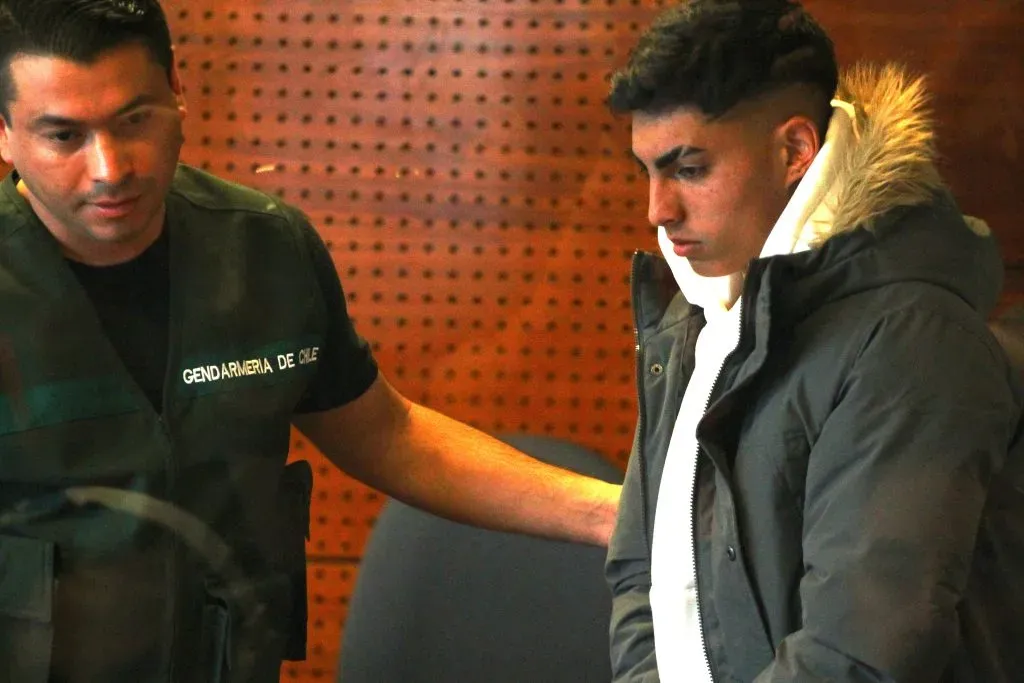 Jordhy Thompson en control de detención tras ser acusado de femicidio frustrado. Foto: Aton.