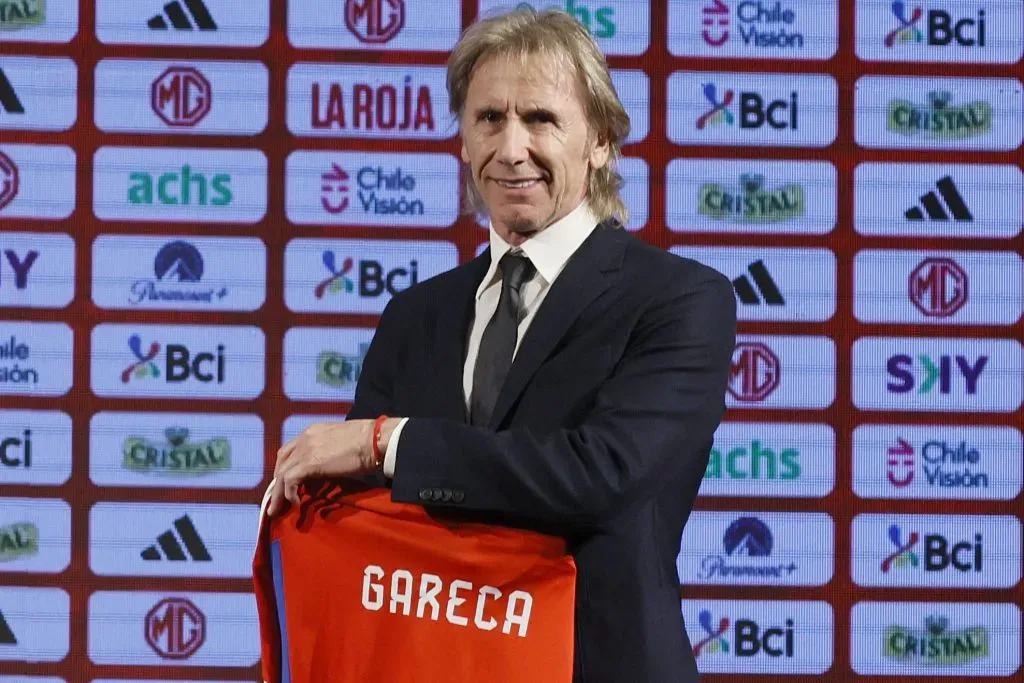 Gareca con la camiseta de La Roja: la nueva selección chilena del Tigre.
