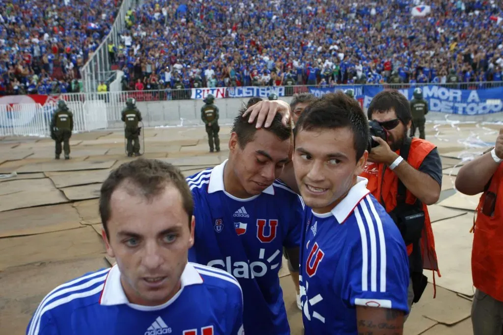 La amistad que une a Eduardo Vargas y Charles Aránguiz data de sus primeros años en Cobreloa y luego del glorioso 2011 con la U. | Foto: Photosport