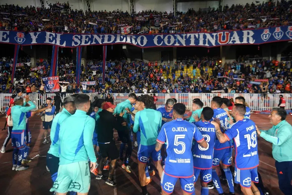 Universidad de Chile derrotó a la UC este fin de semana y Johnny Herrera está feliz por eso. | Foto: Photosport