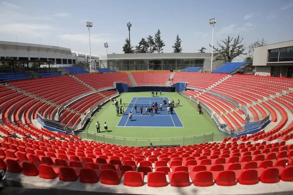 La nueva cancha del court central del Estadio Nacional espera por Chile-Perú por Copa Davis.