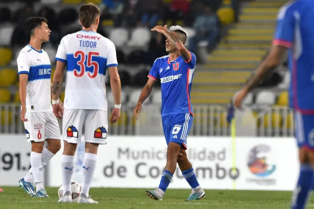 Los amistosos de pretemporada marcan la despedida de la actual camiseta. Foto: Alejandro Pizarro Ubilla/Photosport