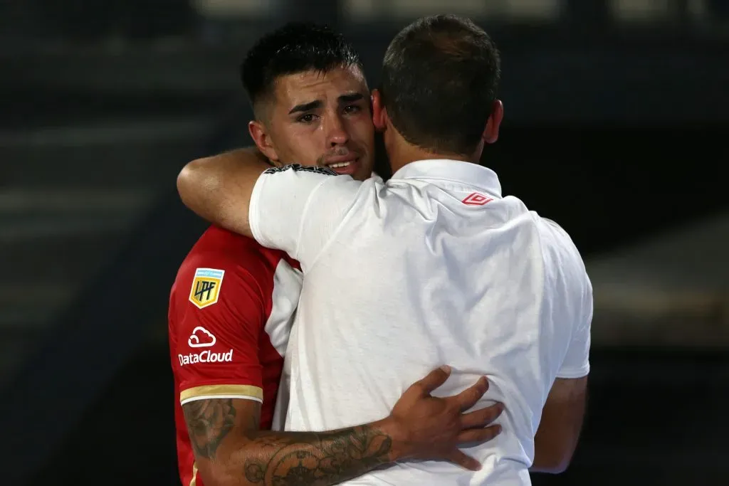 Gabriel Florentín muy emocionado tras el golazo que le marcó a River Plate. (Daniel Jayo/Getty Images).