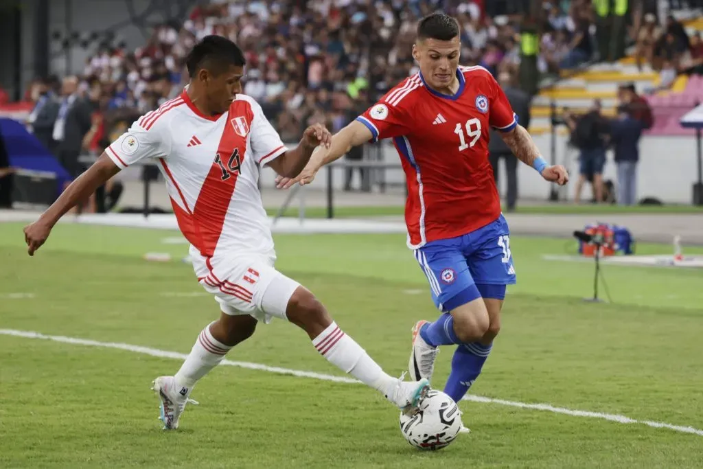 Lucas Cepeda fue titular en la derrota de Chile frente a Perú. (Jesus Vargas/Photosport).