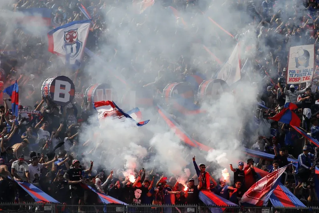 Los hinchas de la U regresan al Estadio Nacional. Foto: Felipe Zanca/Photosport