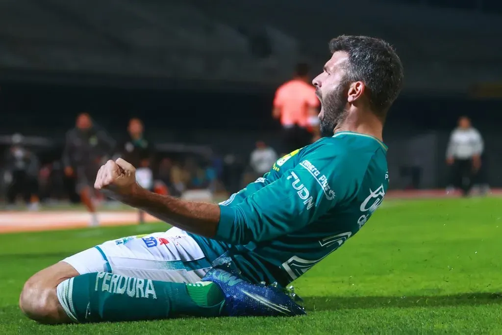 Emmanuel Gigliotti festeja un gol para el León de México. (Héctor Vivas/Getty Images).