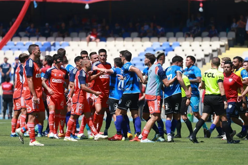 El entrevero entre los jugadores de Huachipato y Universidad de Chile | Photosport