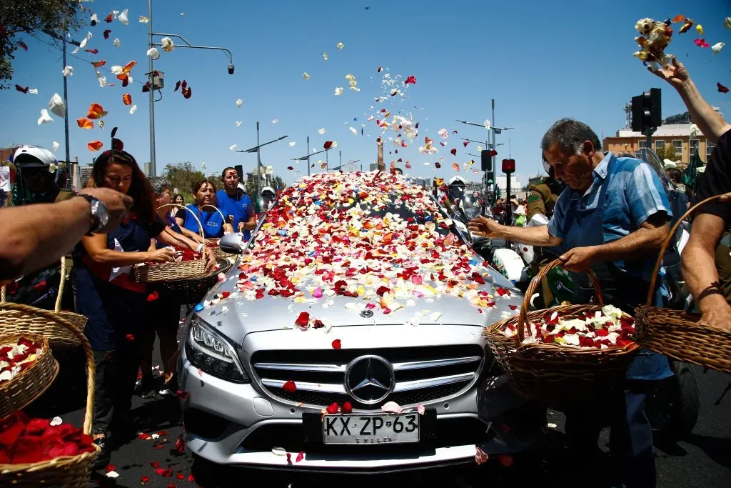 El ex presidente Sebastian Piñera recibe homenaje en La Pergola de Santiago durante los funerales de Estado | Aton Chile