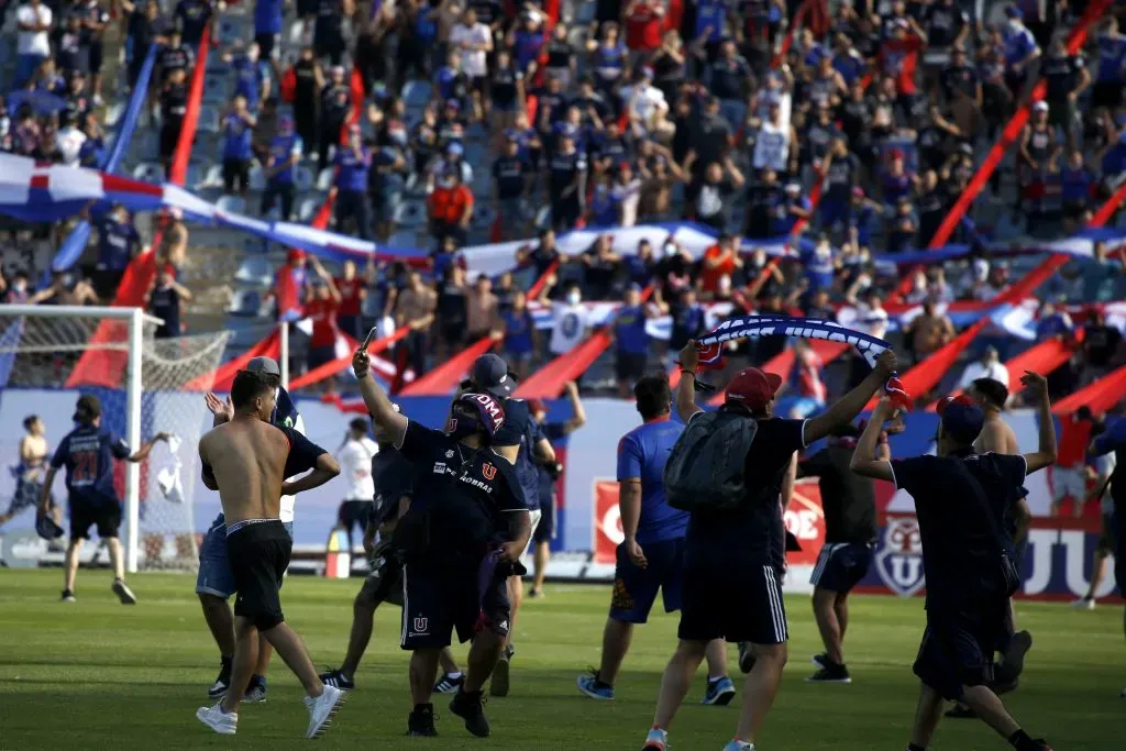 Los hinchas de la U invadiendo El Teniente de Rancagua el 2021 (Photosport)