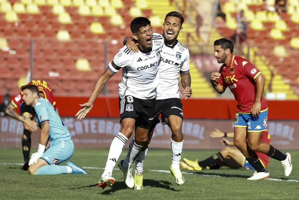 Esteban Pavez celebra con Bolados su gol ante Unión Española. Ambos serán titulares en Argentina