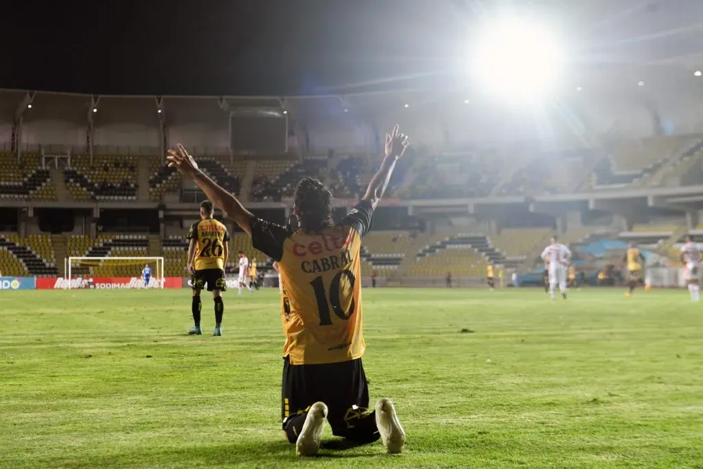 Cabral asistió y anotó en el primer triunfo de Coquimbo | Photosport