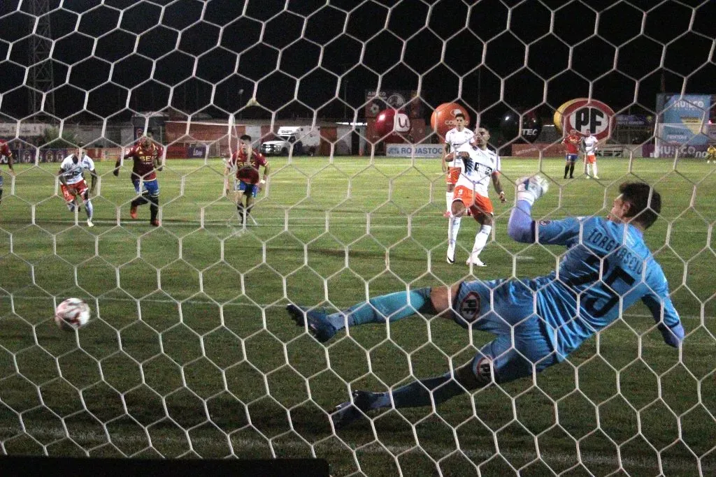 Diego Coelho marcó su primer gol por Cobresal. Foto: Oscar Tello/Photosport