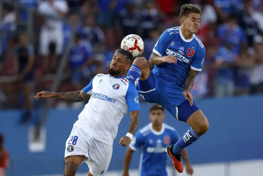 Franco Calderón tuvo su estreno oficial con Universidad de Chile. Foto: Andres Pina/Photosport