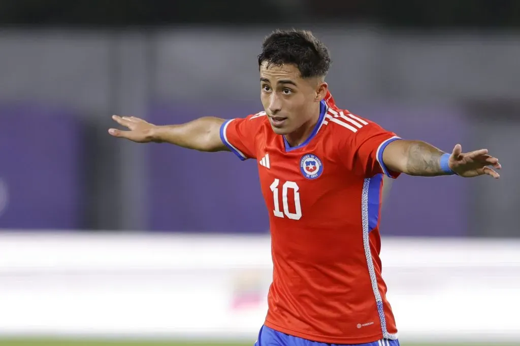 Lucas Assadi ha venido quemando varias etapas en la selección chilena. ¿Será este 2024 su consagración en la Roja y en la U? | Foto: Photosport.