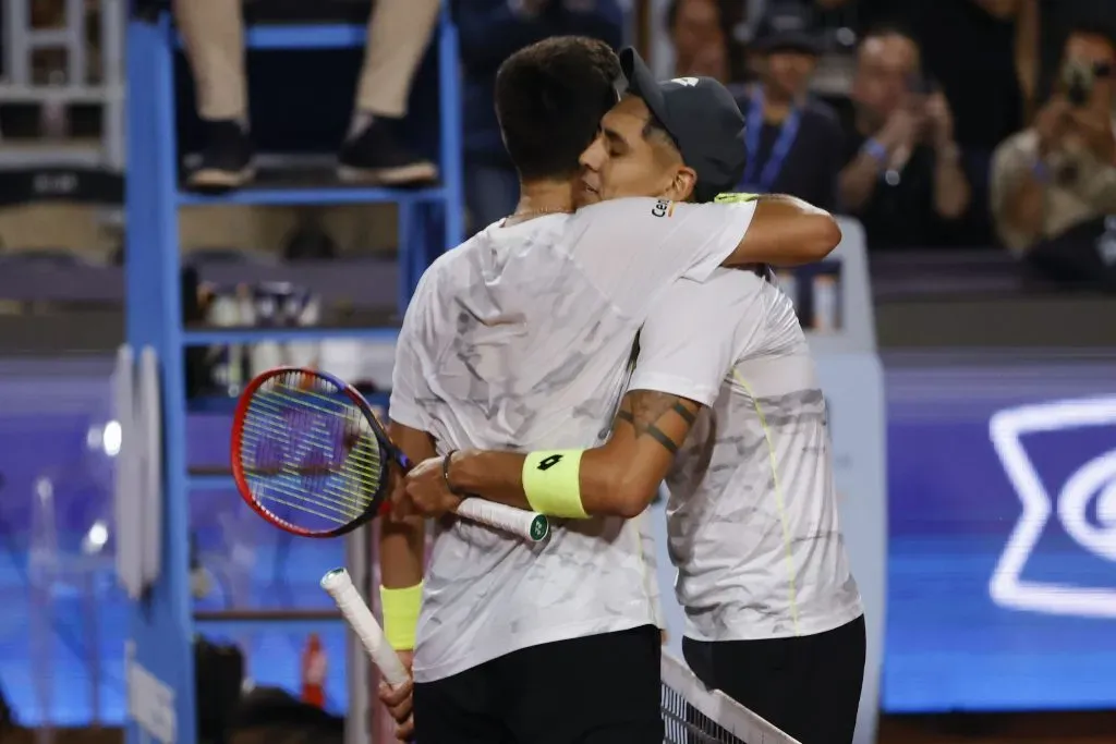 Un abrazo entre dos grandes competidores, pero también dos grandes amigos | Photosport