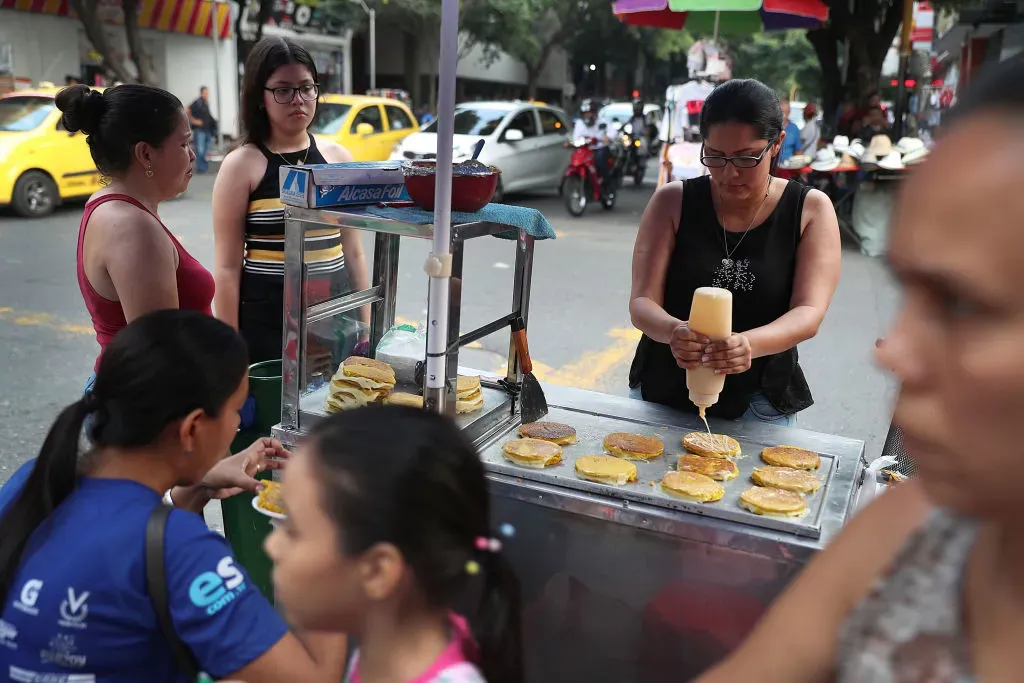 Venta de cachapas en la calle – Foto: Getty.