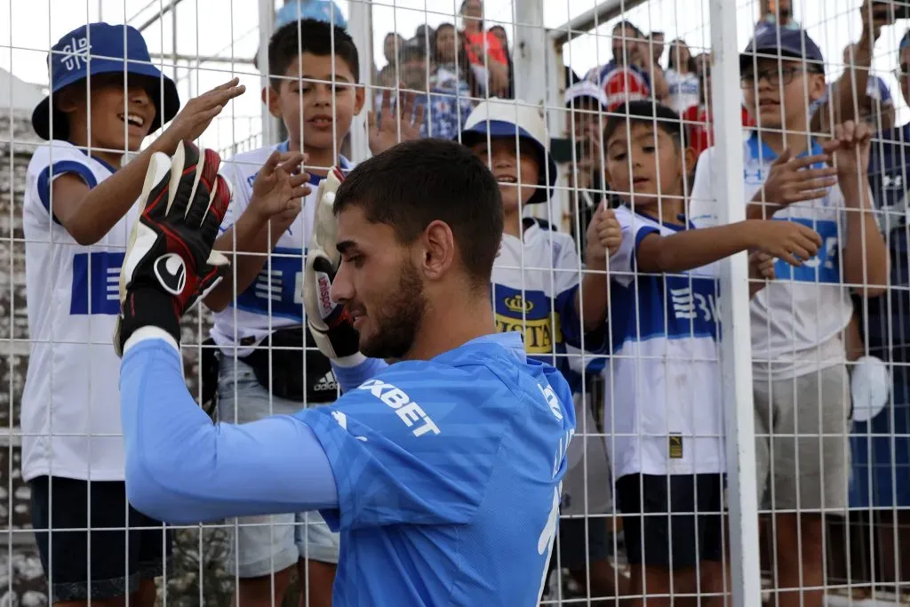 Thomas Gillier se ha ganado el reconocimiento de los hinchas Cruzados por sus buenas actuaciones. (Andrés Piña/Photosport).