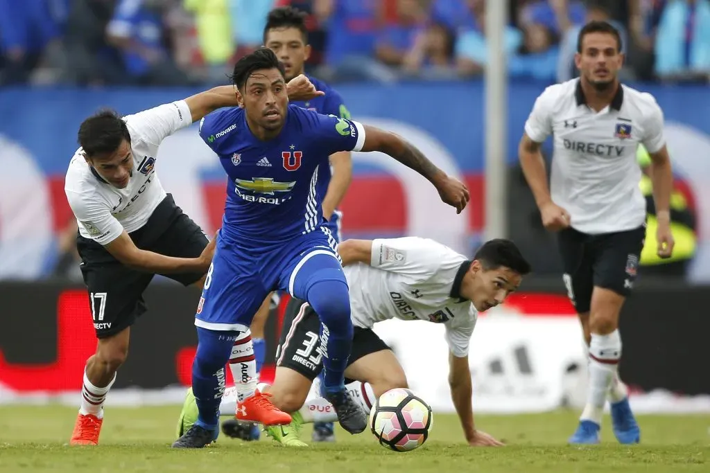 Gonzalo Jara jugó por Universidad de Chile sus últimos Superclásicos. Foto: Marcelo Hernandez/Photosport