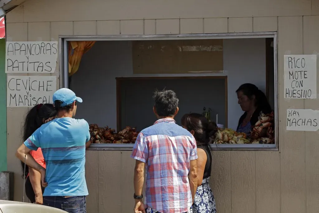 Caleta Lenga se ha convertido en un polo gastronómico en la zona del Biobío gracias a sus restaurantes y cocinerías. (Foto: Alejandro Zoñez-Aton Chile)