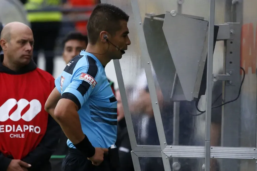 José Cabero tendrá el honor de su primer Superclásico en el estadio Monumental. Foto: Andres Pina/Photosport