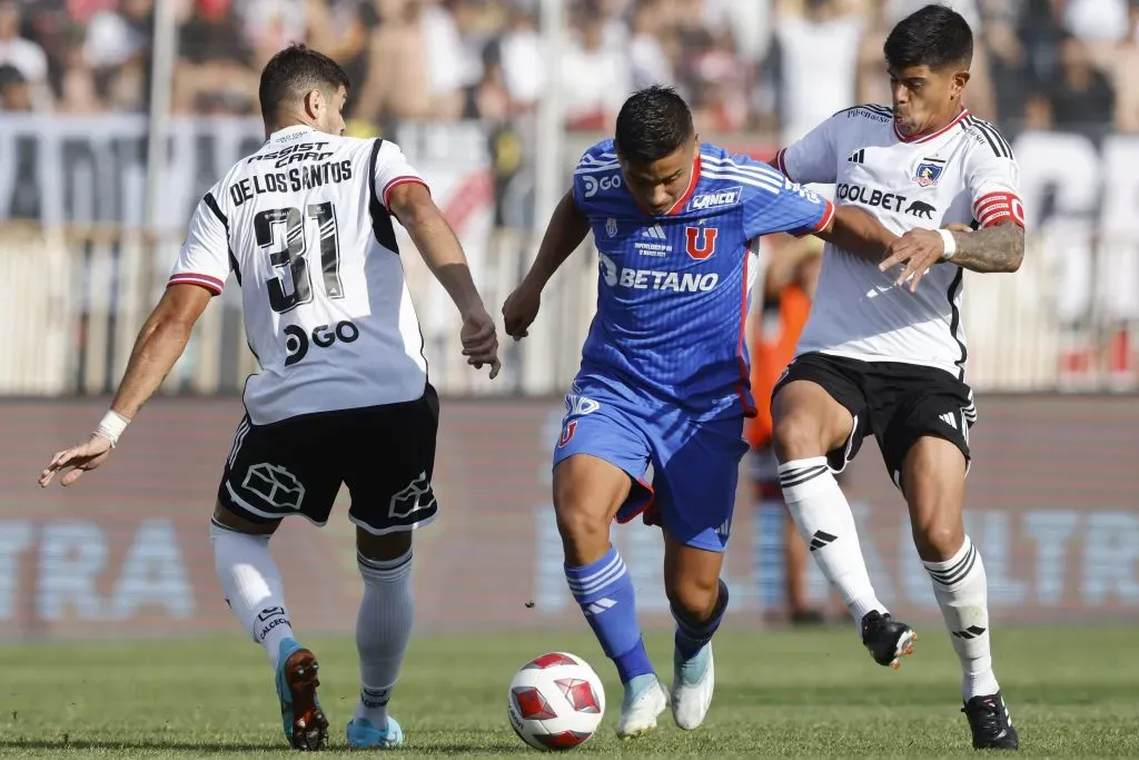 Nicolás Guerra en el clásico frente a Colo Colo en 2023 (Photosport)