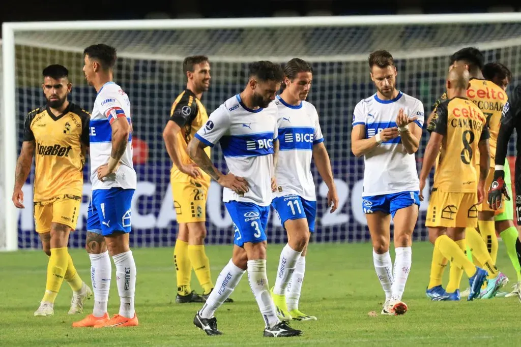 La UC pagó caros sus errores con la eliminación en la Copa Sudamericana. Foto: Eduardo Fortes/Photosport